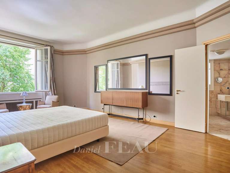 Appartement Paris 16e - 4 chambres - 291m²