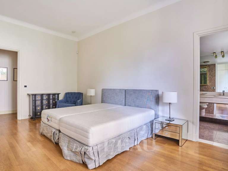 Appartement Paris 16e - 4 chambres - 291m²