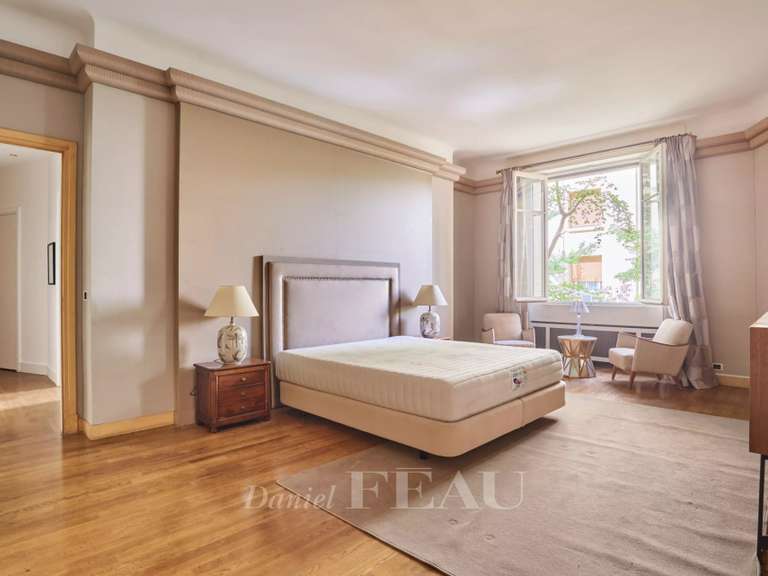 Appartement Paris 16e - 4 chambres - 291m²
