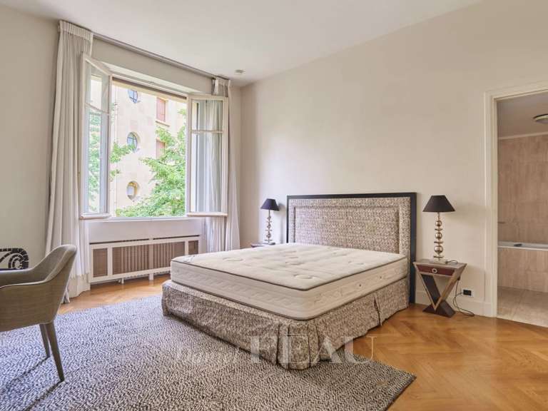 Appartement Paris 16e - 4 chambres - 291m²