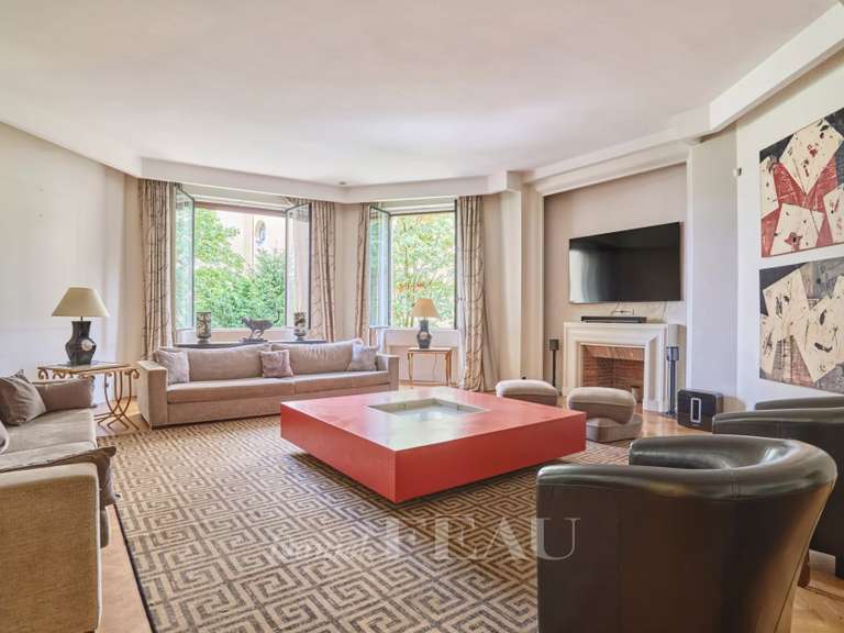 Appartement Paris 16e - 4 chambres - 291m²