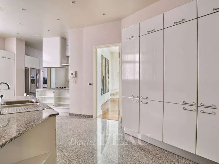 Appartement Paris 16e - 4 chambres - 291m²