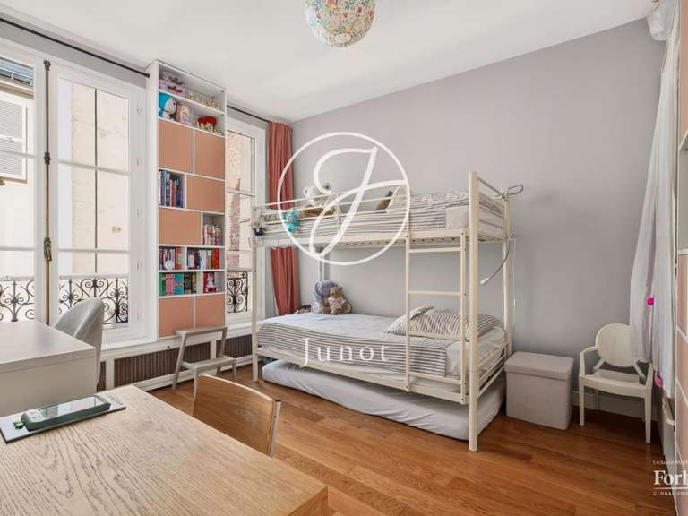 Appartement Paris 16e - 4 chambres - 102m²