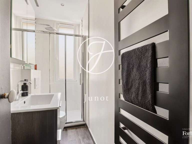 Appartement Paris 16e - 4 chambres - 102m²