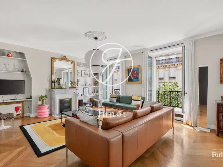 Appartement Paris 16e - 4 chambres - 102m²
