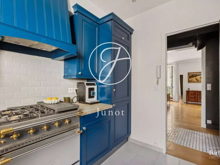 Appartement Paris 16e - 4 chambres - 102m²