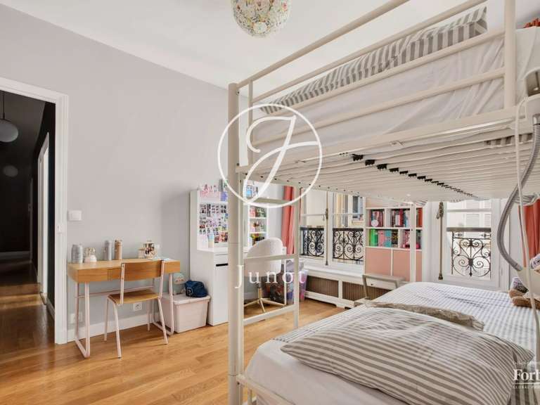 Appartement Paris 16e - 4 chambres - 102m²