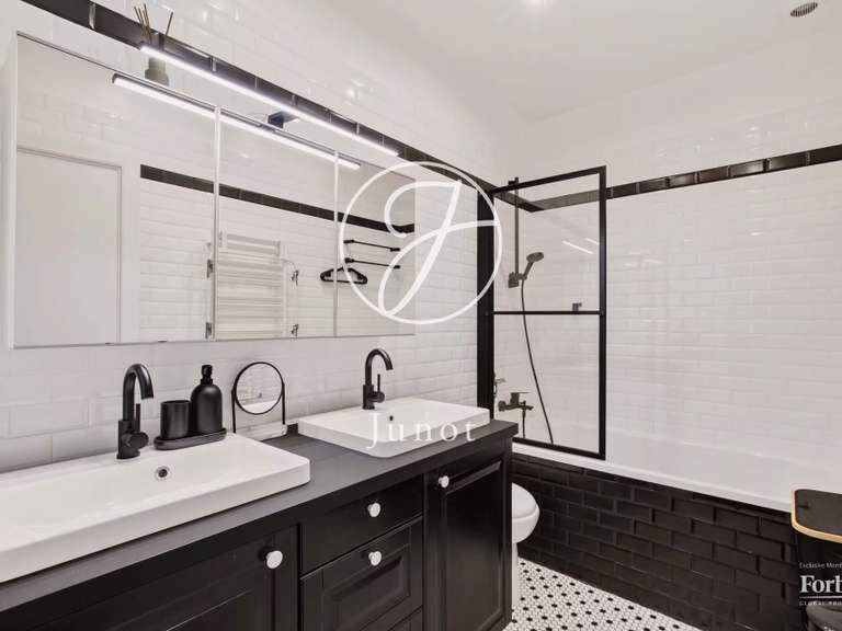 Appartement Paris 16e - 4 chambres - 102m²
