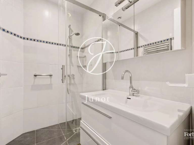 Appartement Paris 16e - 2 chambres - 81m²