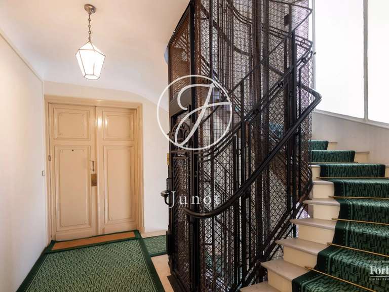Appartement Paris 16e - 4 chambres - 153m²