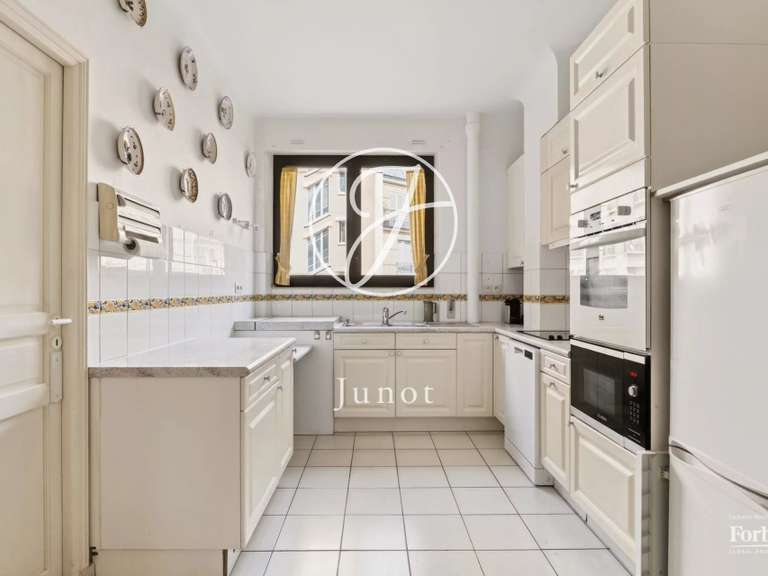 Appartement Paris 16e - 3 chambres - 118m²