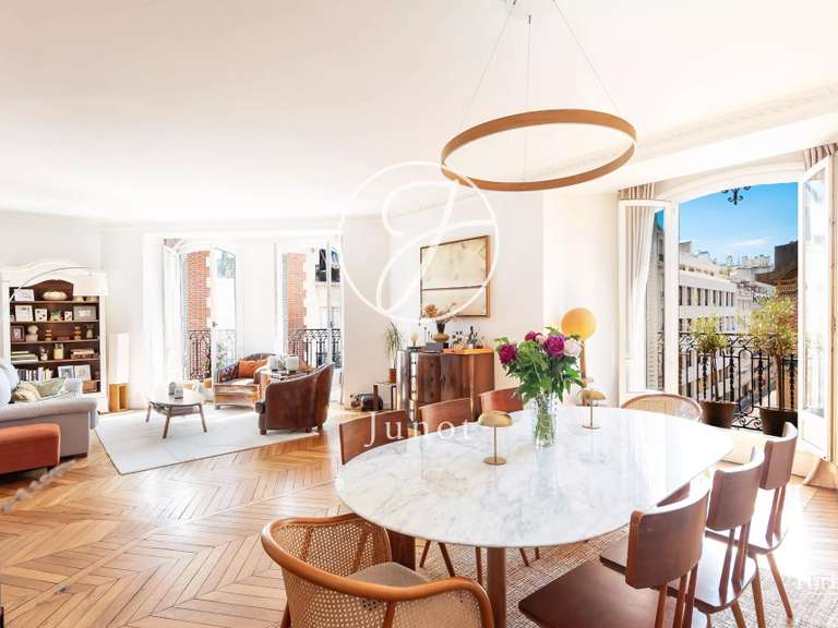 Appartement Paris 16e - 4 chambres - 137m²