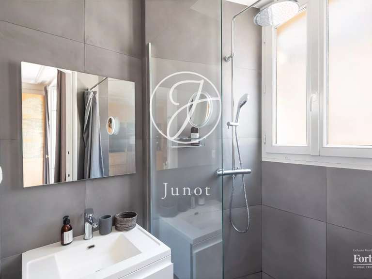 Appartement Paris 16e - 4 chambres - 137m²