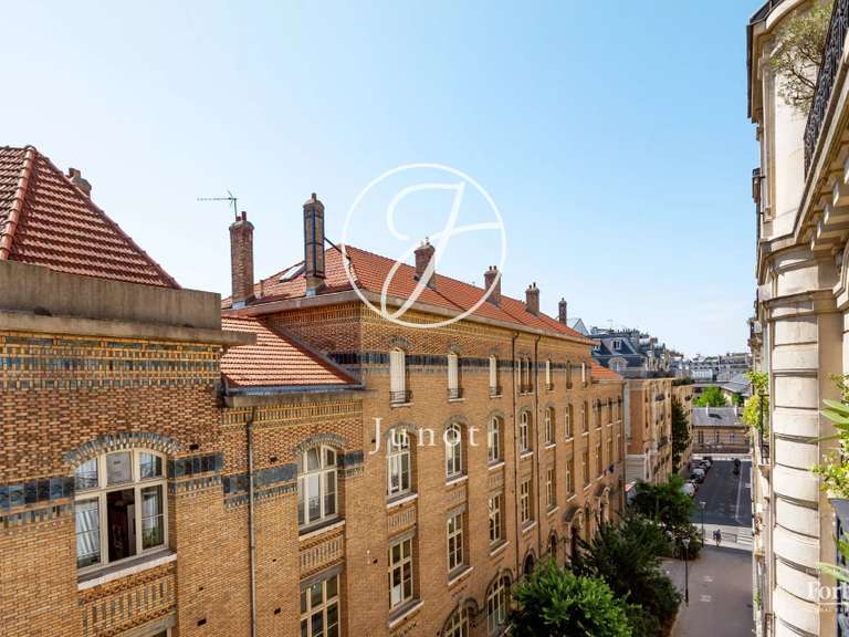 Appartement Paris 16e - 4 chambres - 137m²