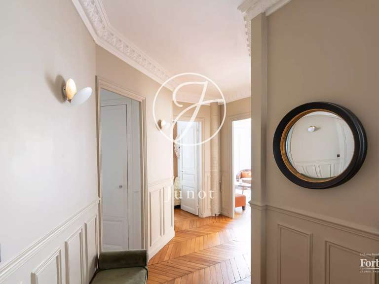 Appartement Paris 16e - 4 chambres - 137m²