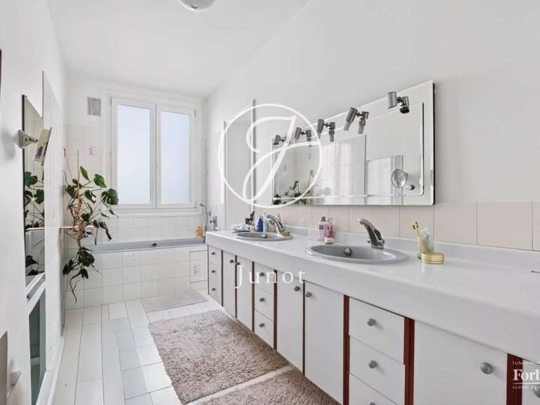 Appartement Paris 16e - 4 chambres - 166m²