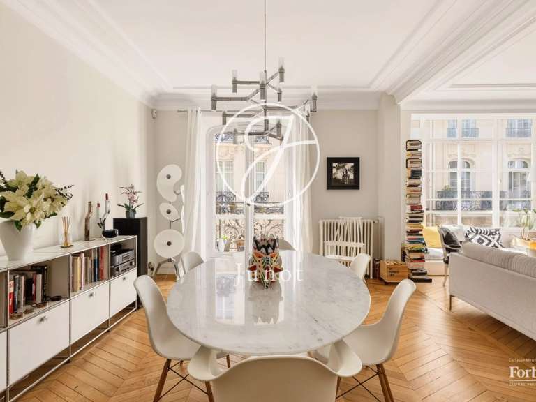 Appartement Paris 16e - 3 chambres - 146m²