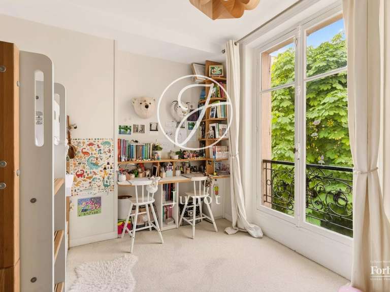 Appartement Paris 16e - 3 chambres - 146m²