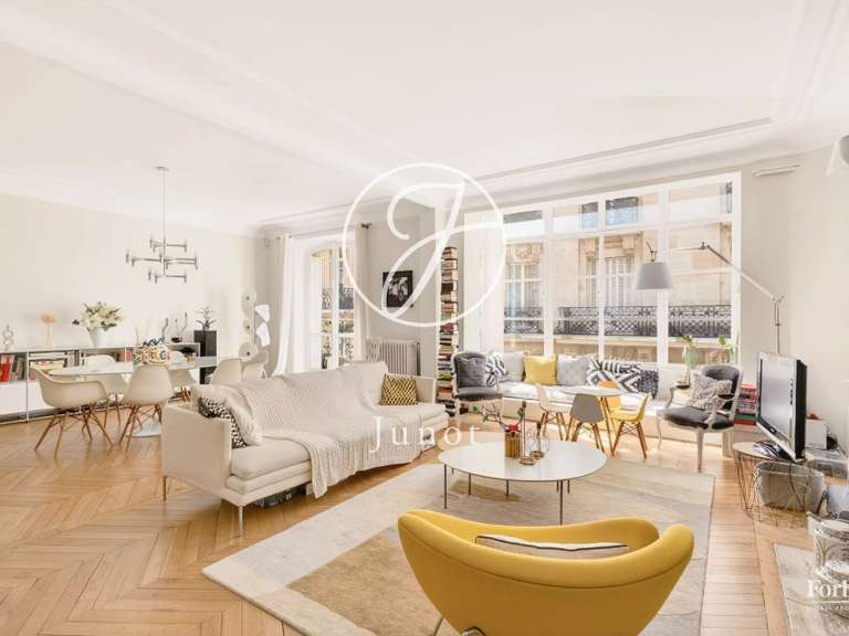 Appartement Paris 16e - 3 chambres - 146m²