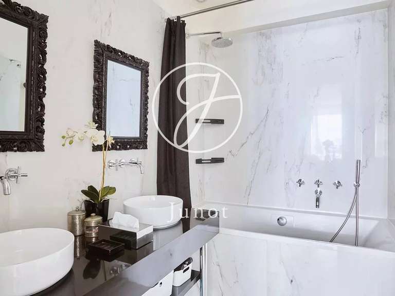 Appartement Paris 16e - 3 chambres - 146m²