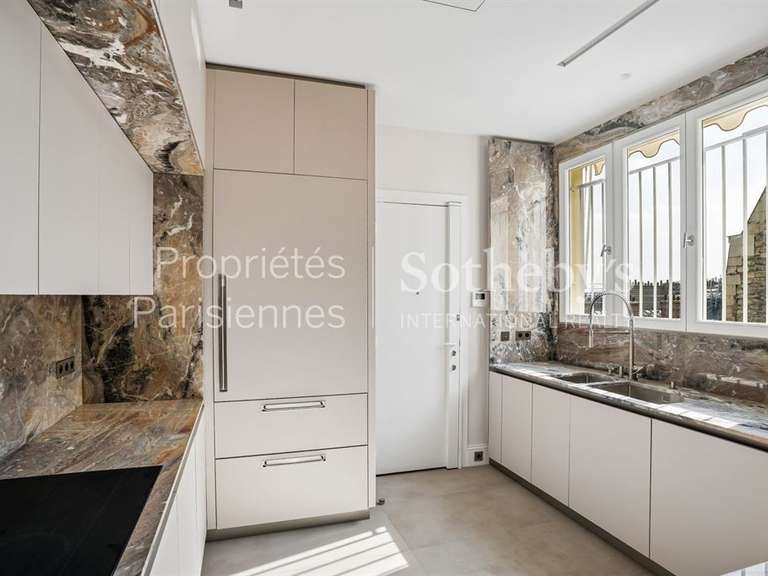 Appartement Paris 16e - 6 chambres - 311m²