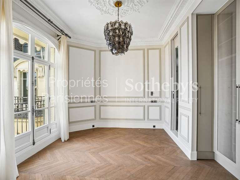 Appartement Paris 16e - 6 chambres - 311m²
