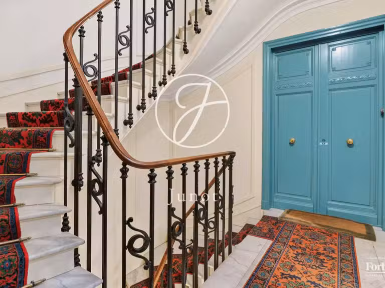 Appartement Paris 16e - 2 chambres - 117m²