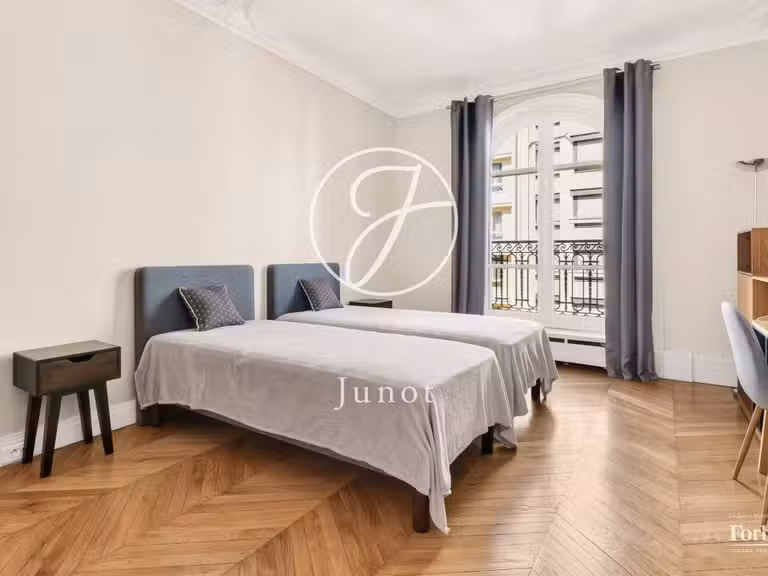 Appartement Paris 16e - 2 chambres - 117m²