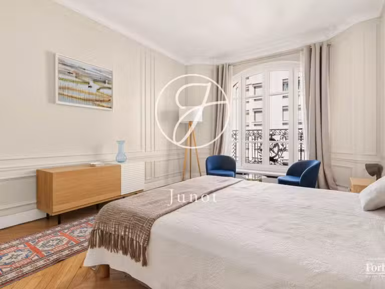 Appartement Paris 16e - 2 chambres - 117m²