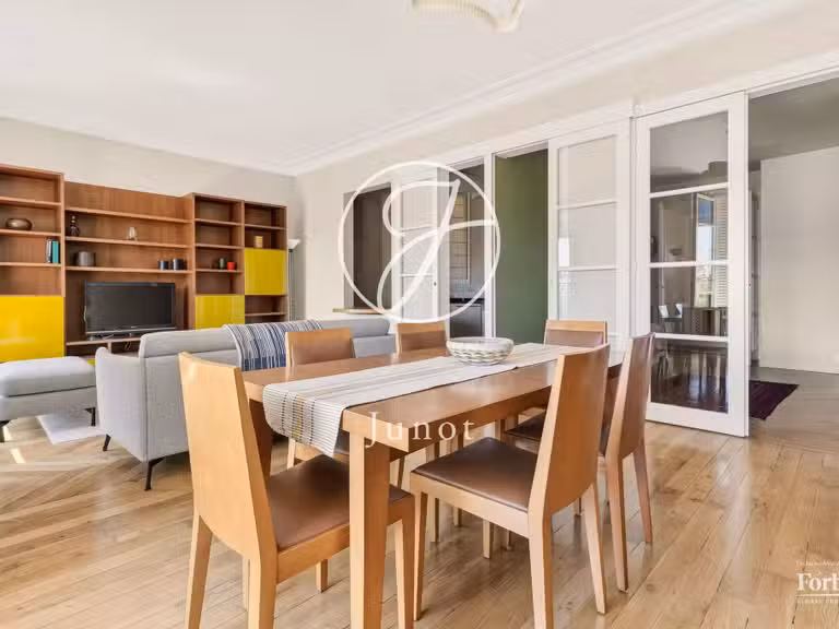 Appartement Paris 16e - 2 chambres - 117m²