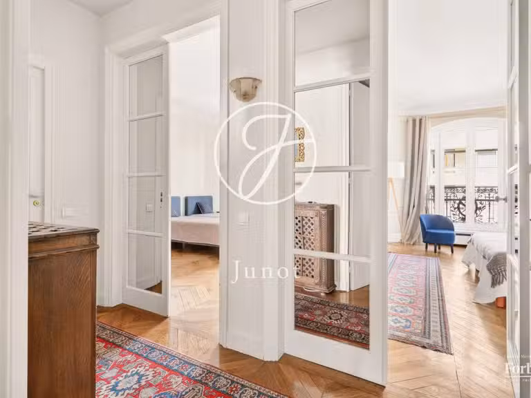 Appartement Paris 16e - 2 chambres - 117m²