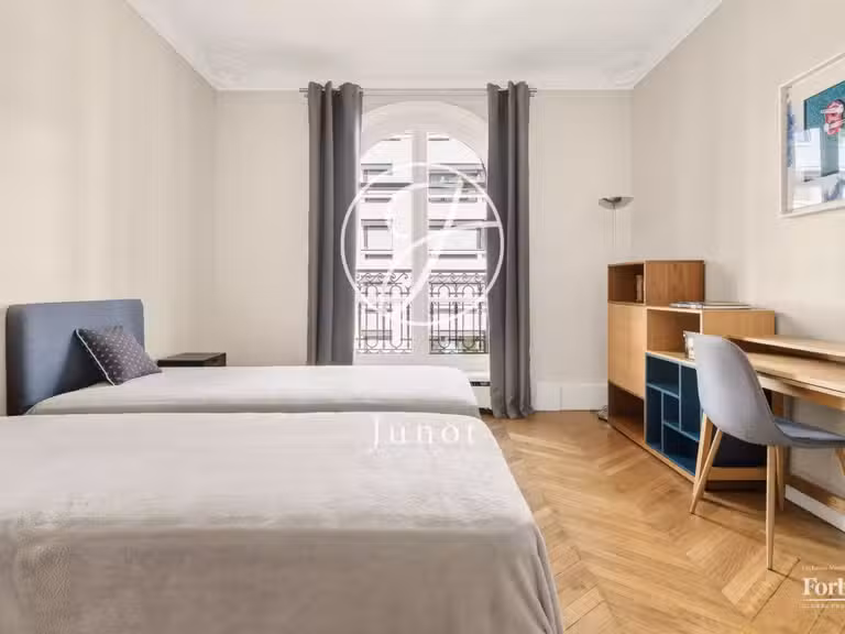 Appartement Paris 16e - 2 chambres - 117m²