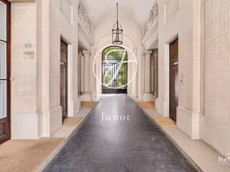 Appartement Paris 16e - 2 chambres - 117m²