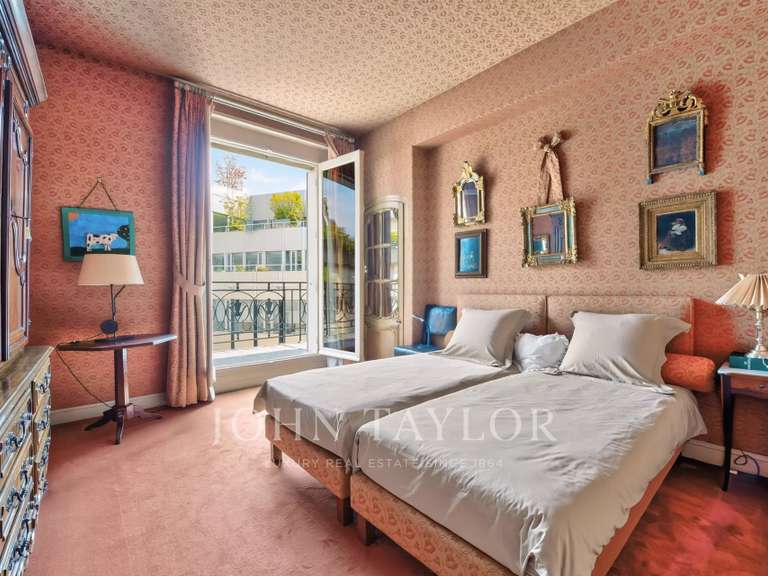 Appartement Paris 16e - 5 chambres - 330m²