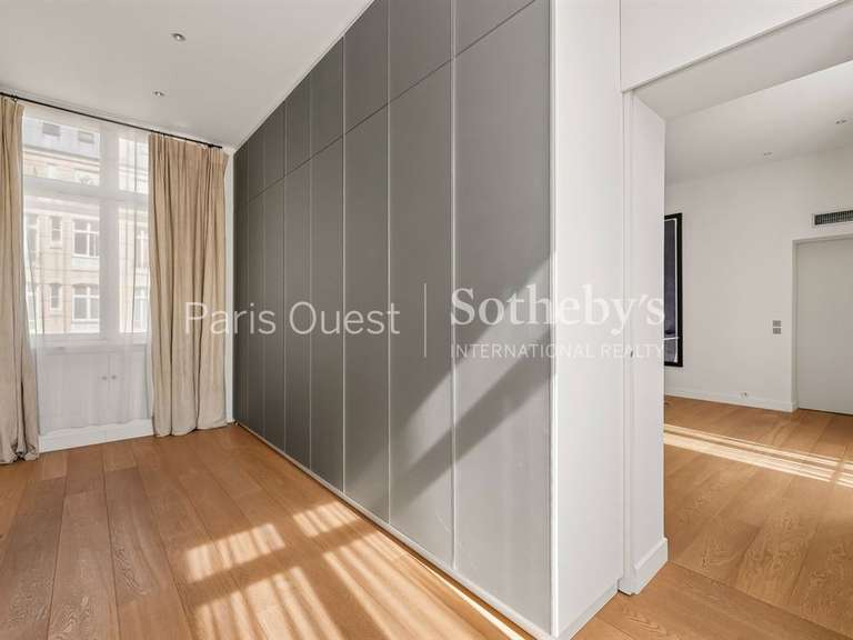 Appartement Paris 16e - 4 chambres - 306m²