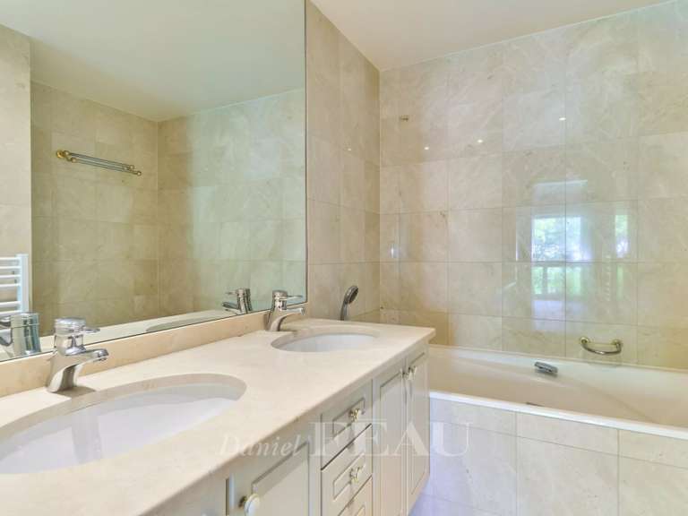 Appartement Paris 16e - 2 chambres - 113m²