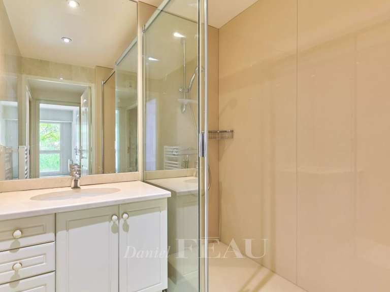 Appartement Paris 16e - 2 chambres - 113m²