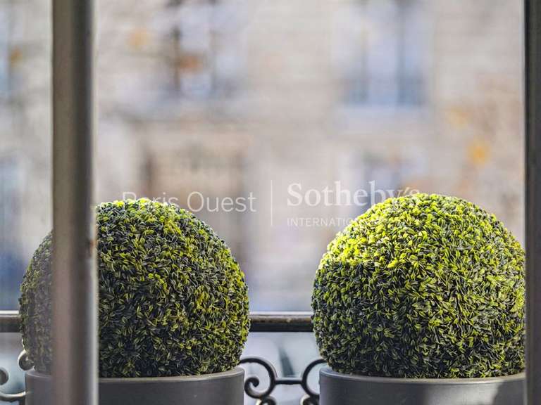 Appartement Paris 16e - 5 chambres - 194m²