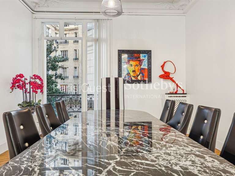 Appartement Paris 16e - 5 chambres - 194m²