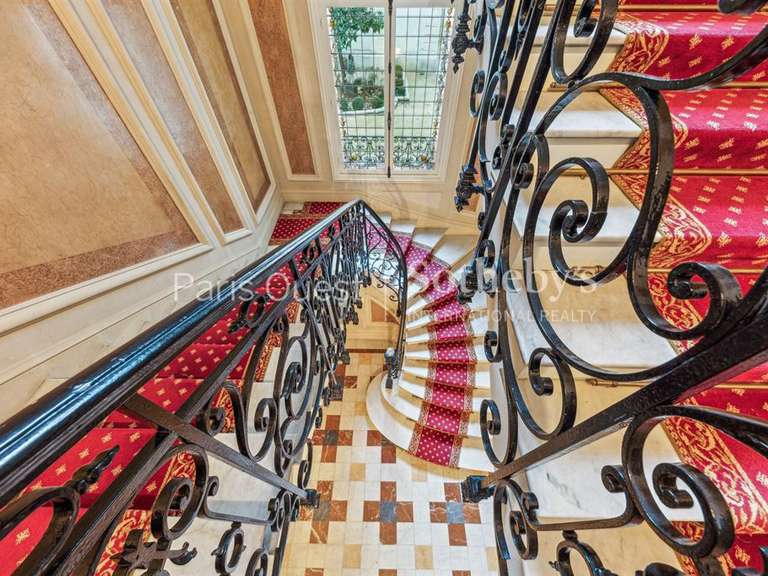 Appartement Paris 16e - 5 chambres - 194m²