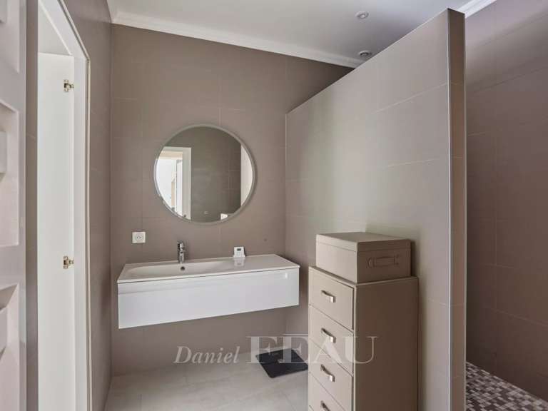 Appartement Paris 16e - 2 chambres - 75m²