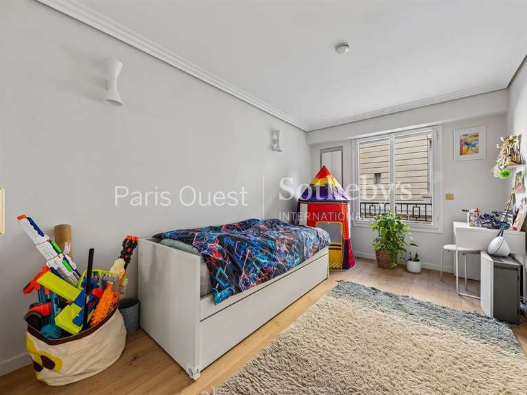 Appartement Paris 16e - 4 chambres - 174m²