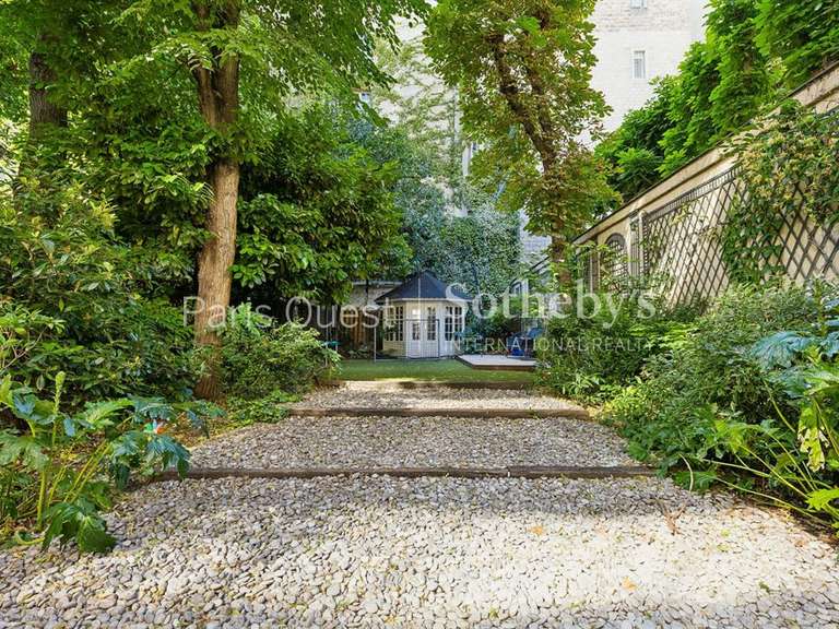 Appartement Paris 16e - 4 chambres - 174m²