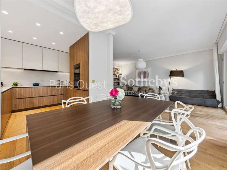 Appartement Paris 16e - 4 chambres - 174m²