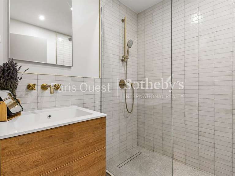 Appartement Paris 16e - 4 chambres - 174m²