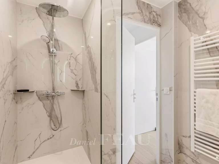 Appartement Paris 16e - 2 chambres - 66m²