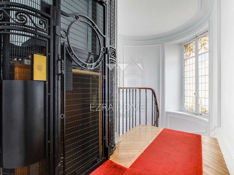 Appartement Paris 16e - 5 chambres - 227m²