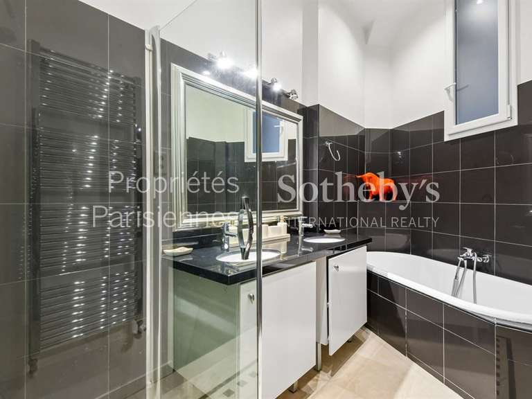 Appartement Paris 16e - 4 chambres - 200m²
