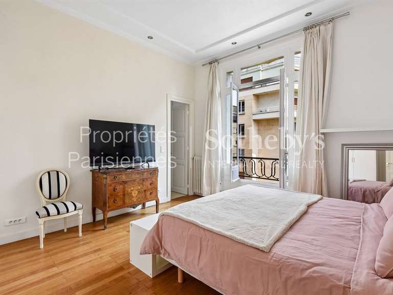 Appartement Paris 16e - 4 chambres - 200m²