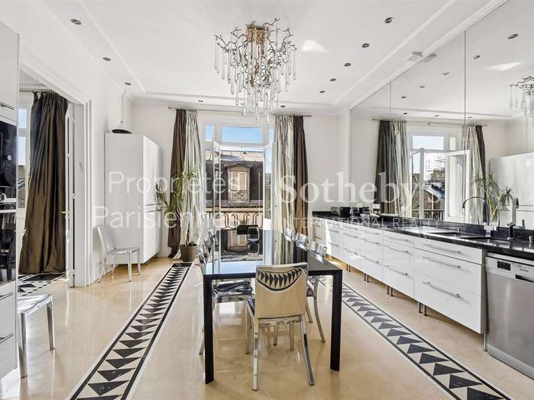 Appartement Paris 16e - 4 chambres - 200m²